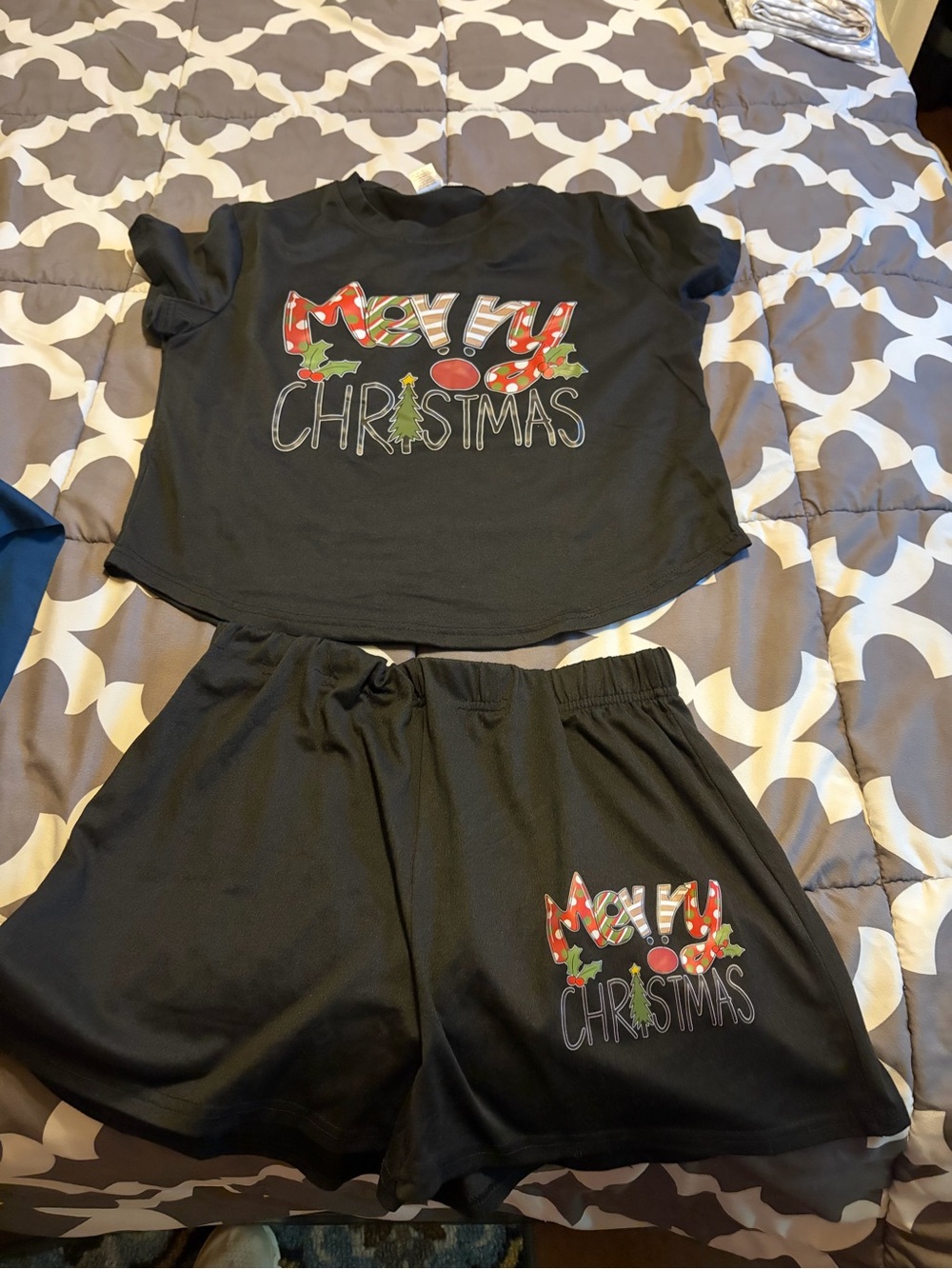 SHEIN Black Women's Christmas Pajama Set with Festive Print